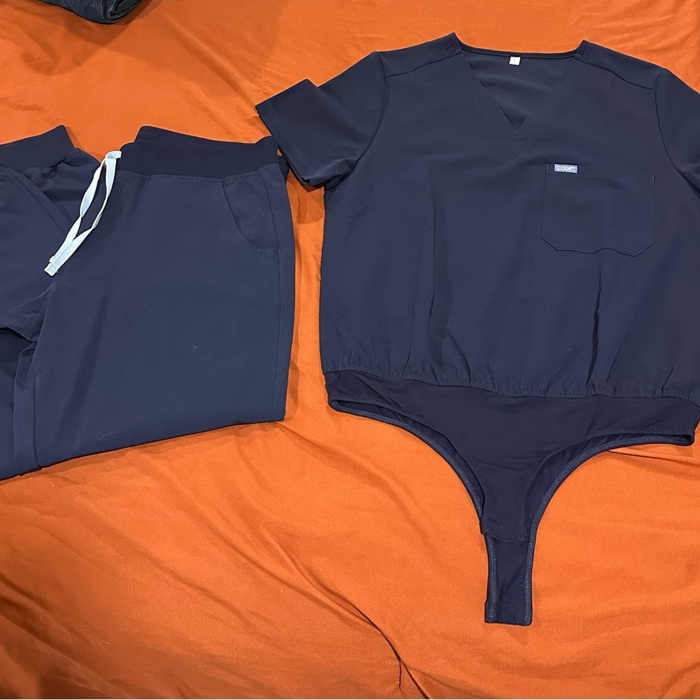 Women’s Code NXT Navy Blue Scrub Set Large